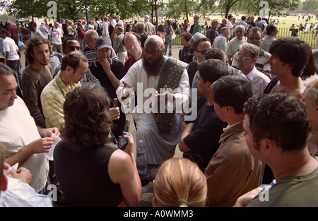 Royaume-uni, Angleterre, Londres. Prédicateur musulman à l'orateur s Corner à Hyde Park Banque D'Images