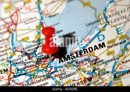 La carte de pointage de l'axe à Amsterdam, Holland sur une carte routière Banque D'Images