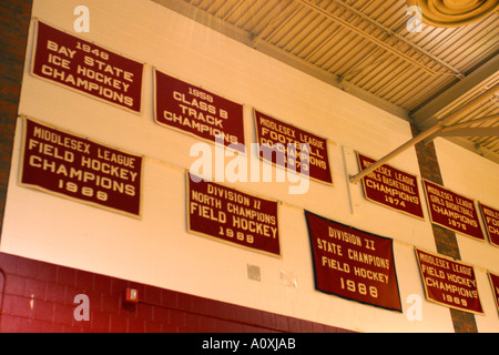 Bannières de championnat au Lycée Gymnasium Boston Massachusetts Banque D'Images
