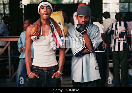 La Havane, Cuba. Les jeunes fans de hip-hop au Golden Prague Residence Club Banque D'Images