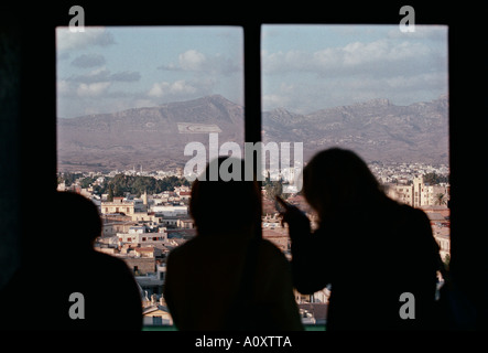 Nicosie, Chypre. Vue sur le nord de Nicosie sous contrôle turc vu depuis le Musée de l'Observatoire dans le sud de la capitale grecque Banque D'Images
