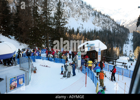 Télésiège Express Rododendro Madonna di Campiglio Trentin-Haut-Adige Italie Banque D'Images