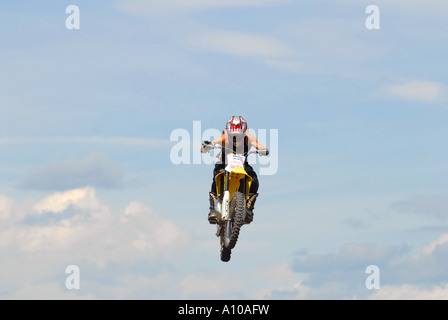 Dirt Bike Rider dans l'air Banque D'Images