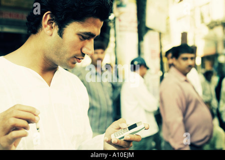 Close-up of a young man using a mobile phone Banque D'Images