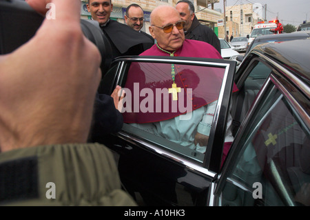 Tombeau de Rachel Bethelehem check point israélien le patriarche latin Michel Sabah au point de contrôle dans sa voiture sur son chemin à t Banque D'Images