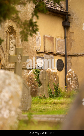 L'ÉGLISE ST MARY S'UFFINGTON OXFORDSHIRE UK RE LA THATCHER CORNER DENNIS THATCHER MEMORIAL Banque D'Images