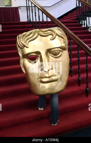 Le BAFTA masque est porté dans une conférence de presse à Glasgow en Écosse Banque D'Images