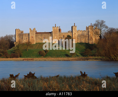 Dans le Suffolk Framlingham Castle construit au 12ème siècle et une fois occupé par Bloody Mary Banque D'Images