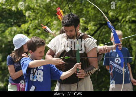Leçon de tir à l'arc à Dubovac Château Karlovac Banque D'Images