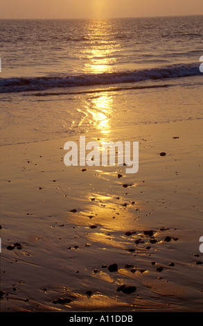 Lever du soleil sur la mer et la plage de mundesley, Norfolk, East Anglia, Angleterre, Royaume-Uni Banque D'Images