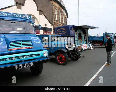 Les amateurs de Vintage Transport à Fleetwood Fylde Festival 2005 Transports Banque D'Images