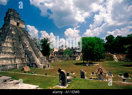 Temple de Jaguar géant aka 1 Pyramide un temple maya dans la grande place dans le parc national de Tikal à El Peten au Guatemala Amérique Centrale Ministère Banque D'Images