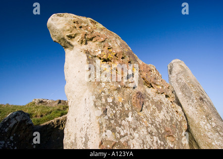 West Kennet Long Barrow chambré ancien tumulus funéraire près de Avebury Wiltshire Banque D'Images