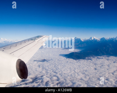 EVEREST Vol au-dessus de nuages dans SAAB 340B par 'Yetti Airlines Asie Népal Banque D'Images