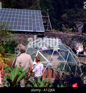 Les visiteurs au Centre for Alternative Technology Machynlleth Powys Pays de Galles UK Banque D'Images