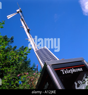 Téléphone propulsé par énergie solaire au Centre for Alternative Technology Machynlleth Powys Pays de Galles UK Banque D'Images