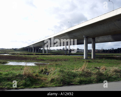 Le pont de l'autoroute la plus proche de l'estuaire on the Swords Dublin Irlande Comté Banque D'Images