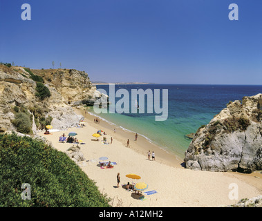 Le Portugal l'Algarve, une anse près de Armaçao de Pera en face de Vila Vita resort Banque D'Images