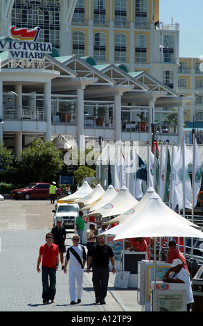 Les vacanciers au Victoria and Alfred Waterfront complexe dans Cape Town Afrique du Sud RSA Banque D'Images