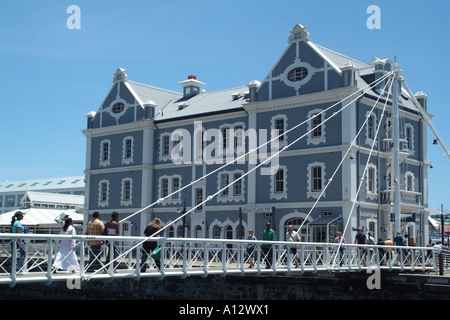 Port de commerce et le pont tournant, au Victoria and Alfred Waterfront Cape Town Afrique du Sud complexe LSF Banque D'Images