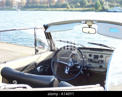 Intérieur de 60 VW Beetle convertible Banque D'Images