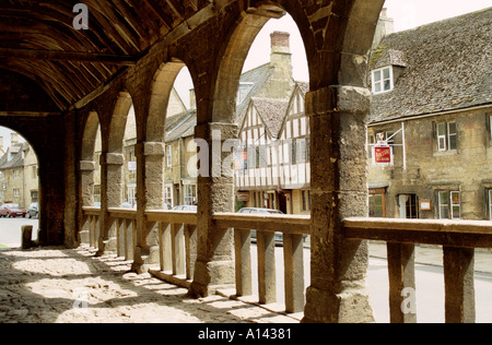 Mai 1996 : sous la Halle historique à Chipping Campden, Cotswolds, Gloucestershire, Angleterre, Royaume-Uni, Europe Banque D'Images