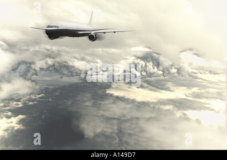 Vol d'un avion au-dessus des nuages Banque D'Images