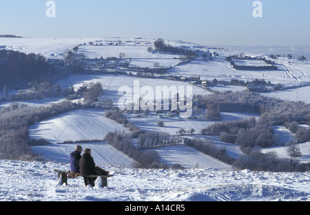 Paysage couvert de neige vu de Rodborough Common près de Stroud Gloucestershire Angleterre Banque D'Images