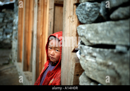 Jeune garçon à Tangnang, près de Mera Peak, Himalaya, Népal, Asie Banque D'Images