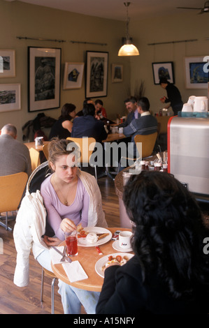 Cafe Brava, dans le quartier branché de Pontcanna salon de Cardiff. Banque D'Images