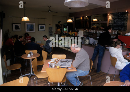 Cafe Brava, dans le quartier branché de Pontcanna salon de Cardiff. Banque D'Images