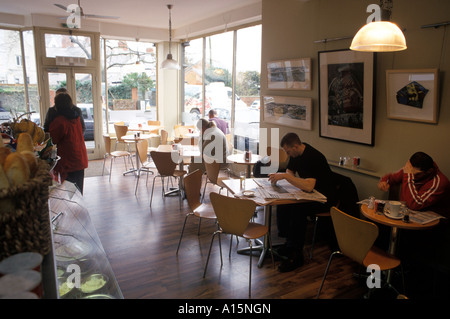 Cafe Brava, dans le quartier branché de Pontcanna salon de Cardiff. Banque D'Images