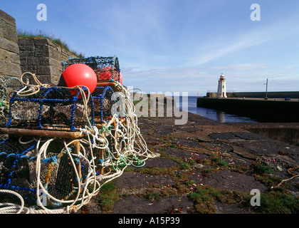 Dh CUBA CAITHNESS Homard Crabe Phare sur quai du port de corde à la nasse Banque D'Images