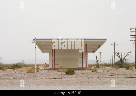 La station d'essence abandonnés sur la route 66 en Californie Banque D'Images