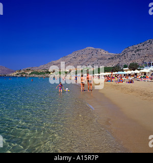 Plage de PEFKOS PRÈS DE LINDOS RHODES Banque D'Images