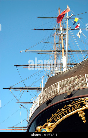 Close up of Vertical noir et or décoratif Stern de la 'Cutty Sark clipper' sur une journée ensoleillée. Banque D'Images