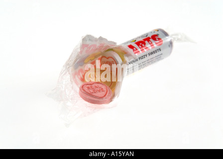 Close up horizontale d'un paquet de bonbons twilightlover9897 déballé sur un fond blanc. Banque D'Images