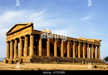 Temple Doric de Concordia, 440-430 av. J.-C., Valle dei Templi, Agrigento, Sicile, Italie, l'un des temples grecs les mieux conservés, Temple des Héracles, Banque D'Images