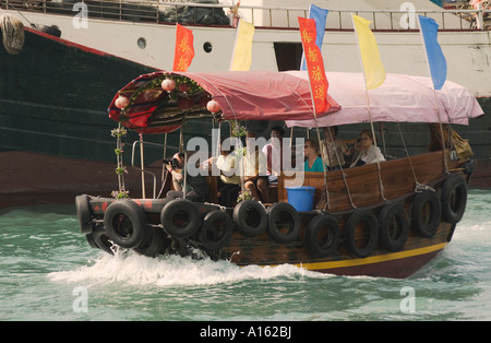 En Sampan touristiques Aberdeen Aberdeen Harbour Hong Kong SAR Chine Banque D'Images