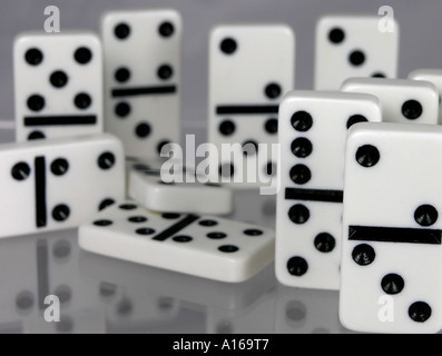 Dominos debout Banque D'Images