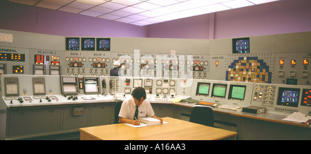 Salle de contrôle de l'usine d'énergie nucléaire Banque D'Images