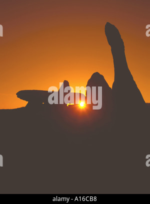 Coucher du soleil à Cairn Site Sainte sépulture néolithique, 2, au sud-est de Creetown, Dumfries et Galloway, Écosse, Royaume-Uni. Banque D'Images