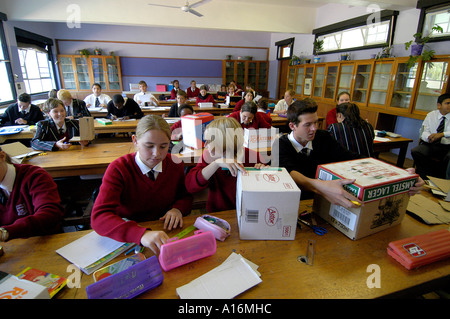 Les gens de l'Afrique du Sud Oudtshoorn High School Struis Garçons Filles adolescent Banque D'Images