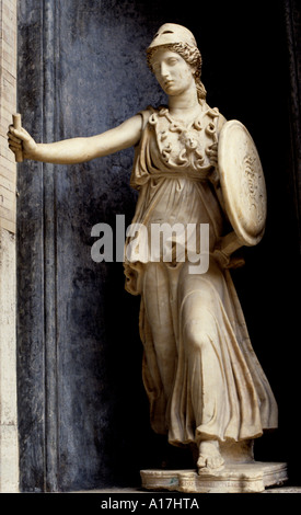 Statue romaine en marbre d'Athéna Parthène de type Farnèse, une copie impériale du IIe siècle après JC après la chryséléphantine perdue du Ve siècle av. J.-C. par Phidias Banque D'Images