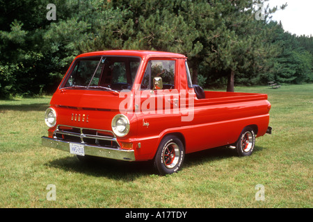 1966 Dodge UN Compact 100 Pick up Truck on grass Banque D'Images