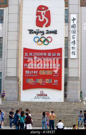 L'horloge du compte à rebours des Jeux Olympiques de 2006 à Pékin place Tiananmen Chine Banque D'Images