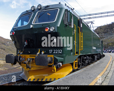 NSB El 17, locomotive électrique sur la ligne de chemin de fer de Flåm à Myrdal - l'une des lignes de chemin de fer la plus raide, Myrdal, Norvège Banque D'Images