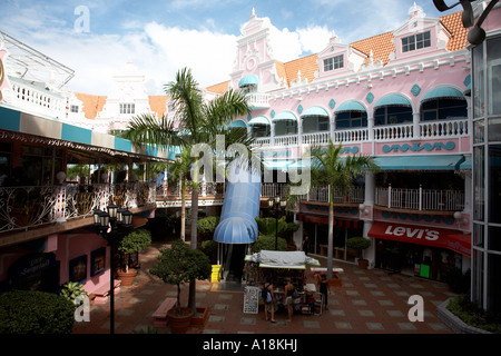 Vue à l'intérieur de l'hôtel Royal Plaza Mall Oranjestad Aruba caraïbes antilles Banque D'Images