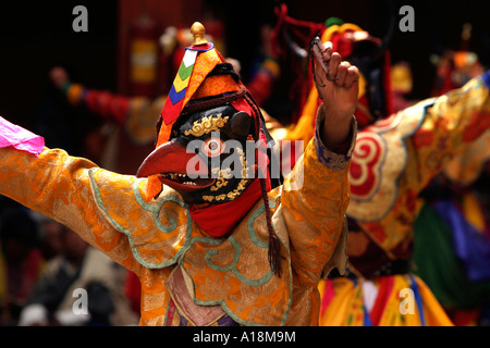 Bhoutan Paro Tsechu festival de danse 8 sortes de spiritueux Degye oiseau danseur masqué Banque D'Images