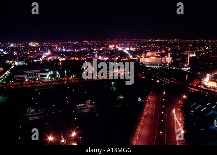 L'Indonésie Jakarta centre-ville la nuit Banque D'Images